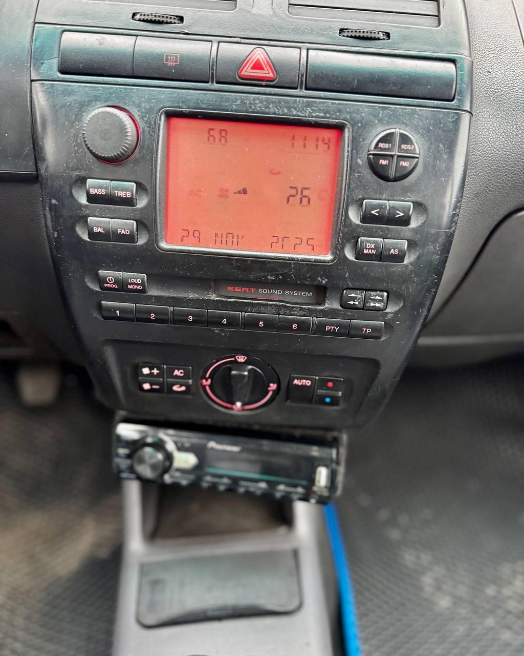 SEAT Cordoba I · Рестайлинг , 2002 г., механика, дизель - фото 16