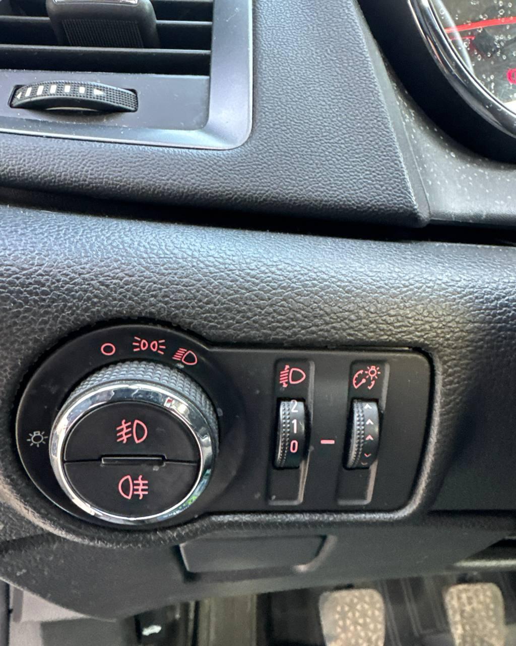 Opel Astra J · Рестайлинг , 2013 г., механика, бензин - фото 19