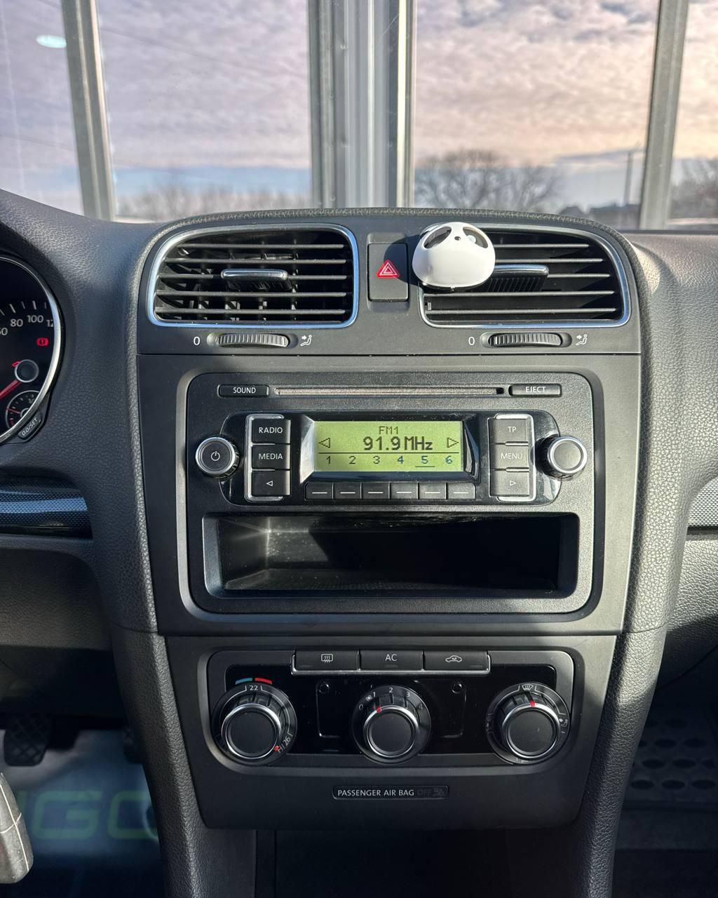 Volkswagen Golf VI , 2009 г., механика, бензин - фото 16