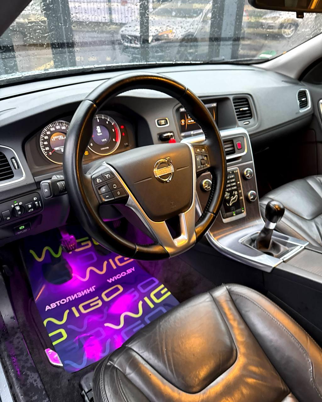 Volvo V60 I , 2012 г., механика, дизель - фото 9