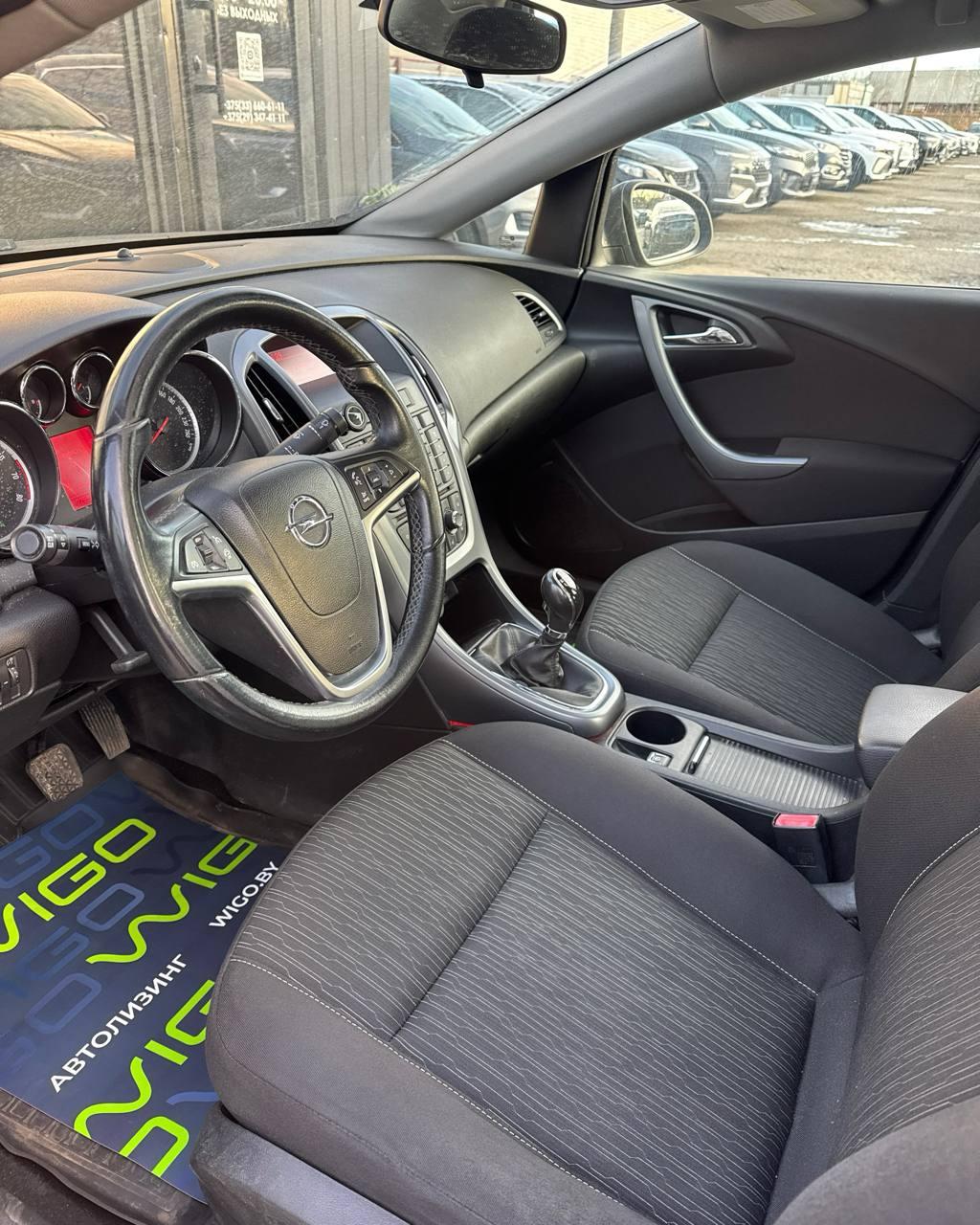 Opel Astra J · Рестайлинг , 2013 г., механика, бензин - фото 8