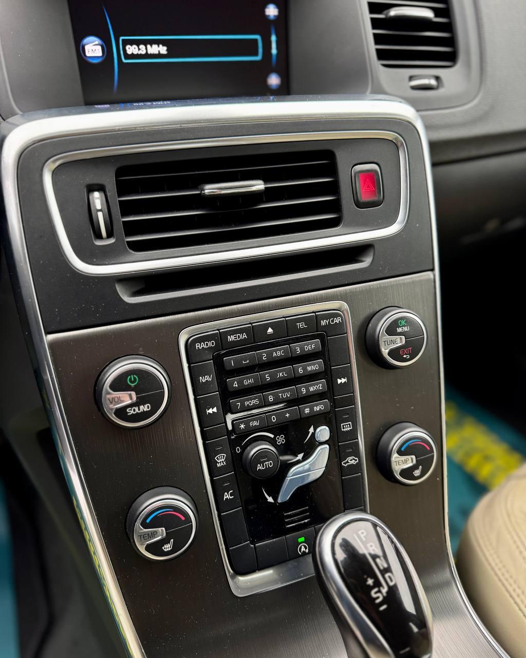 Volvo V60 I · Рестайлинг , 2013 г., робот, дизель - фото 19