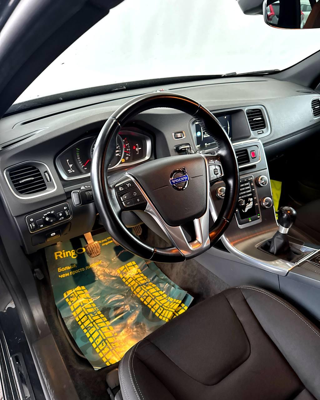 Volvo V60 I · Рестайлинг , 2014 г., механика, дизель - фото 11