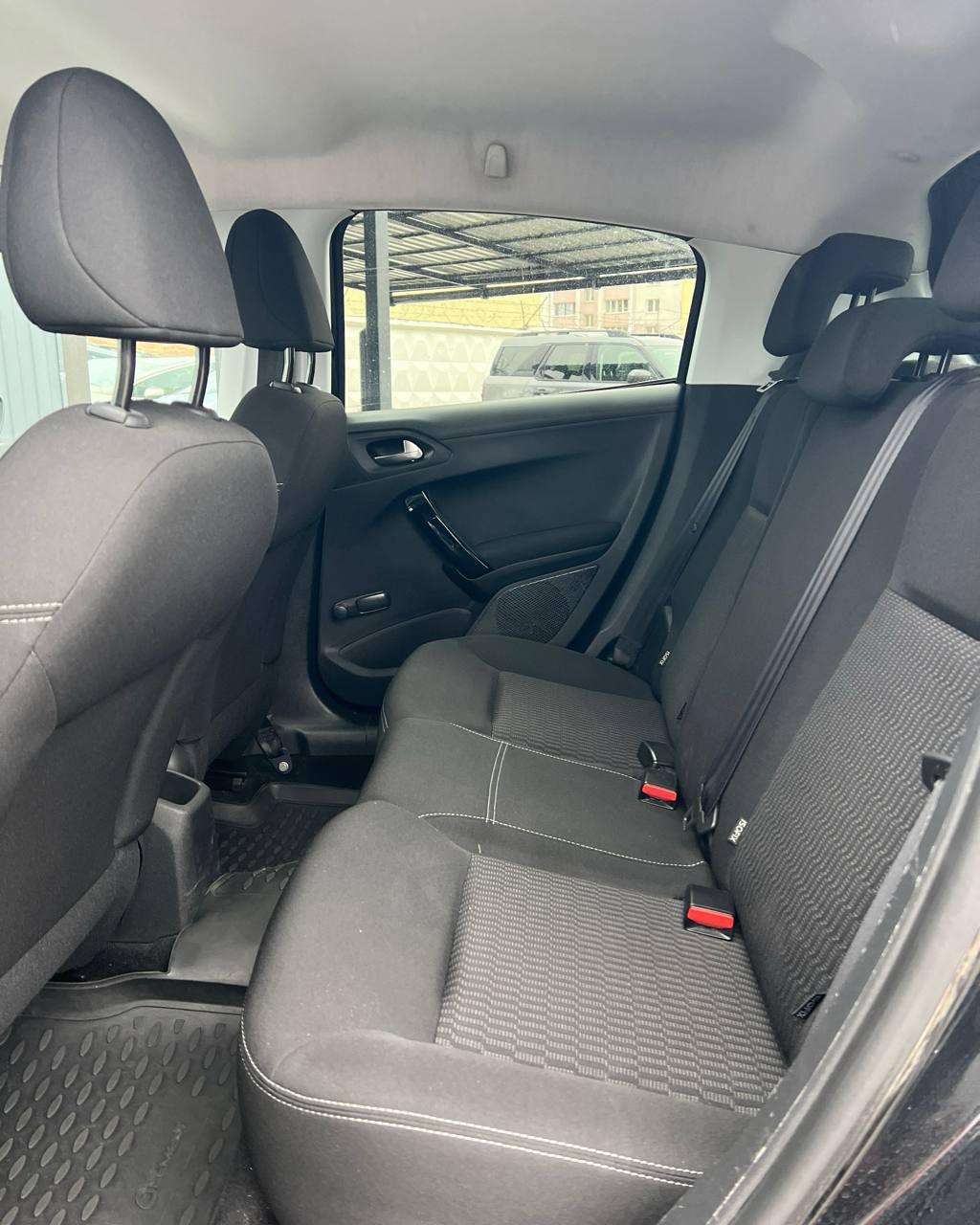 Peugeot 208 I · Рестайлинг , 2018 г., механика, дизель - фото 14