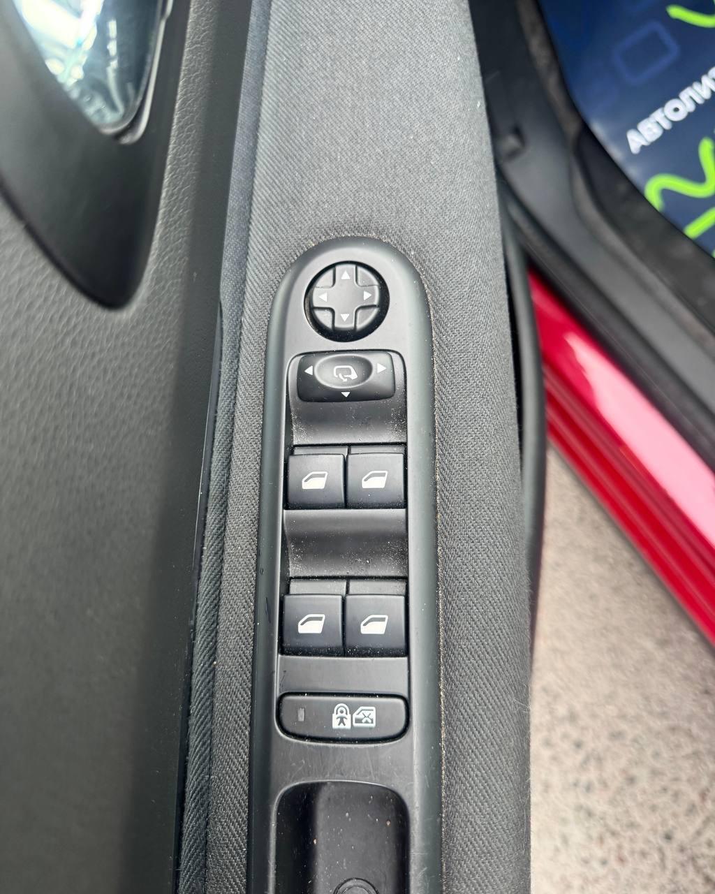 Peugeot 3008 I · Рестайлинг , 2015 г., механика, дизель - фото 18