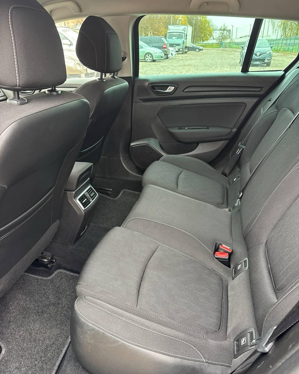 RENAULT MEGANE, 2018 г., механика, бензин - фото 12