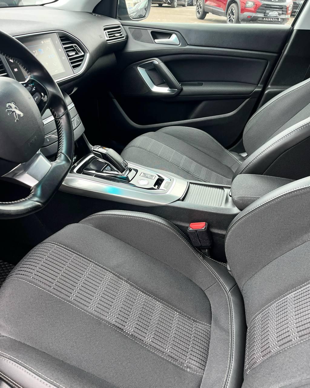 Peugeot 308 T9 · Рестайлинг , 2018 г., автомат, дизель - фото 10