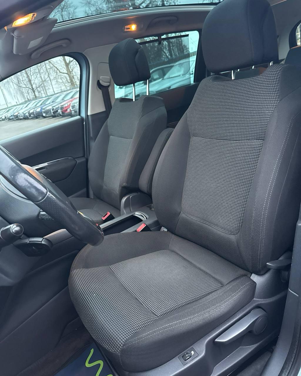 Peugeot 5008 I , 2009 г., механика, дизель - фото 10