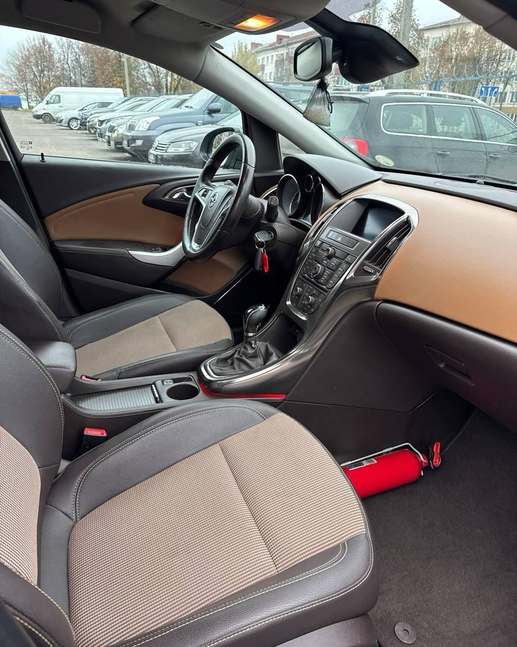 Opel Astra J , 2011 г., механика, дизель  - фото 11