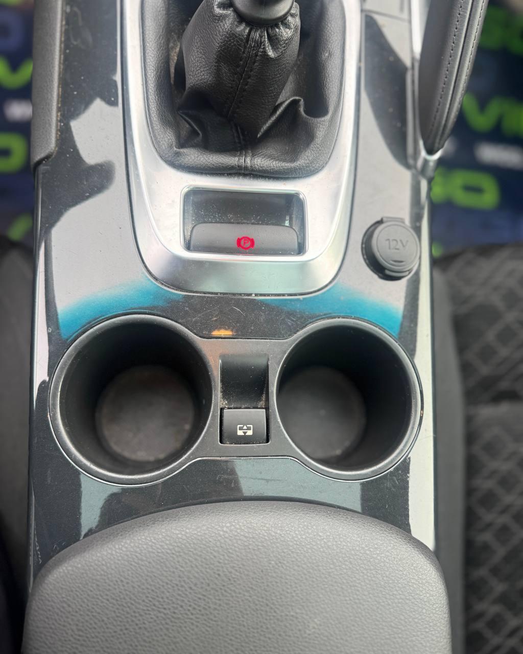 Peugeot 3008 I · Рестайлинг , 2015 г., механика, дизель - фото 17