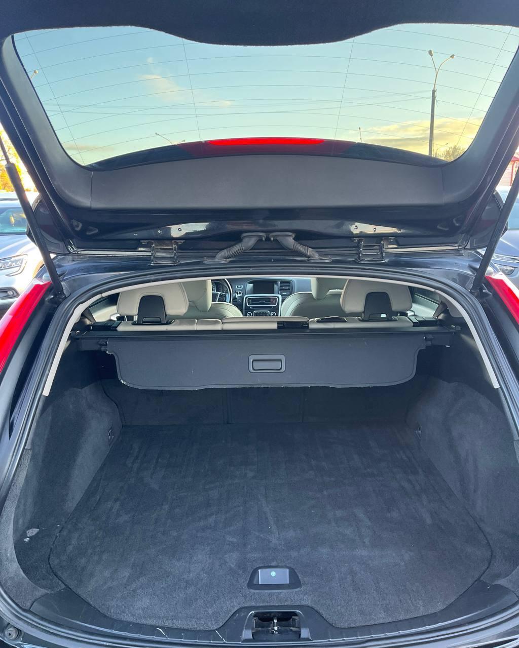 Volvo V60 I · Рестайлинг , 2014 г., механика, дизель - фото 14