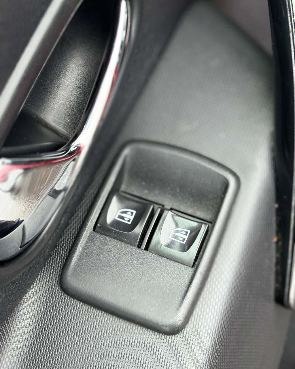 Renault Logan II , 2017 г., механика, бензин - фото 17