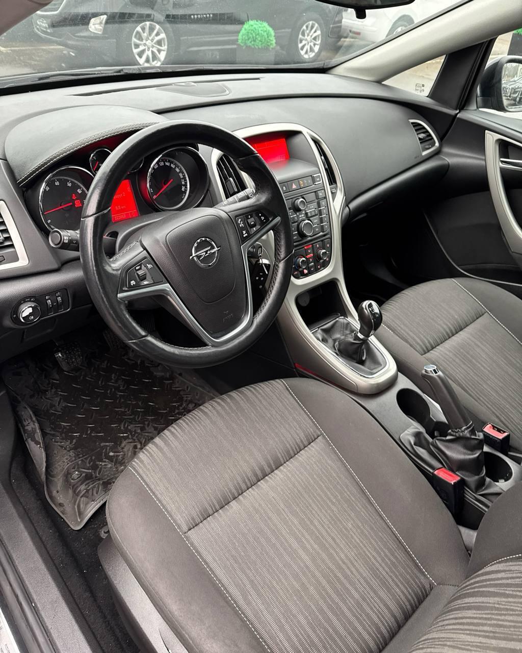 Opel Astra J , 2011 г., механика, бензин - фото 10