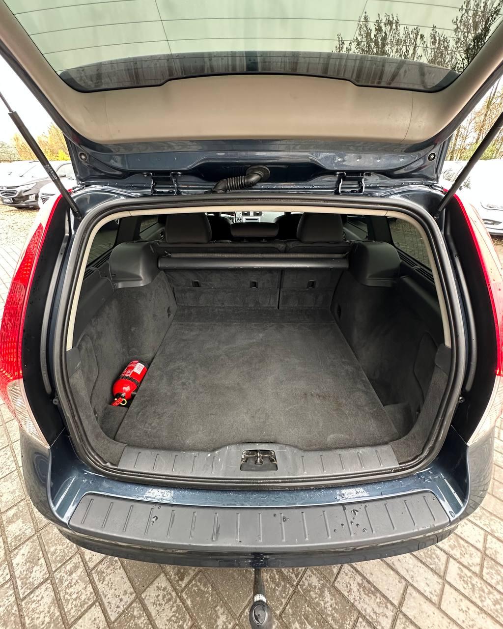 Volvo V50 I · 2-й рестайлинг , 2011 г., механика, дизель  - фото 10