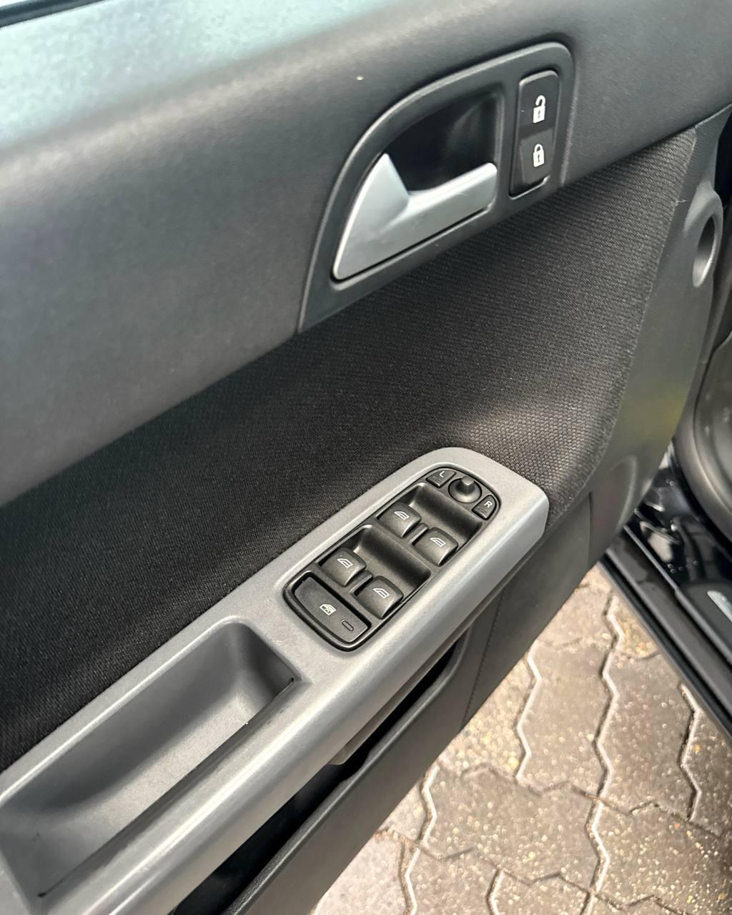 Volvo V50 I · 2-й рестайлинг , 2010 г., механика, дизель - фото 9