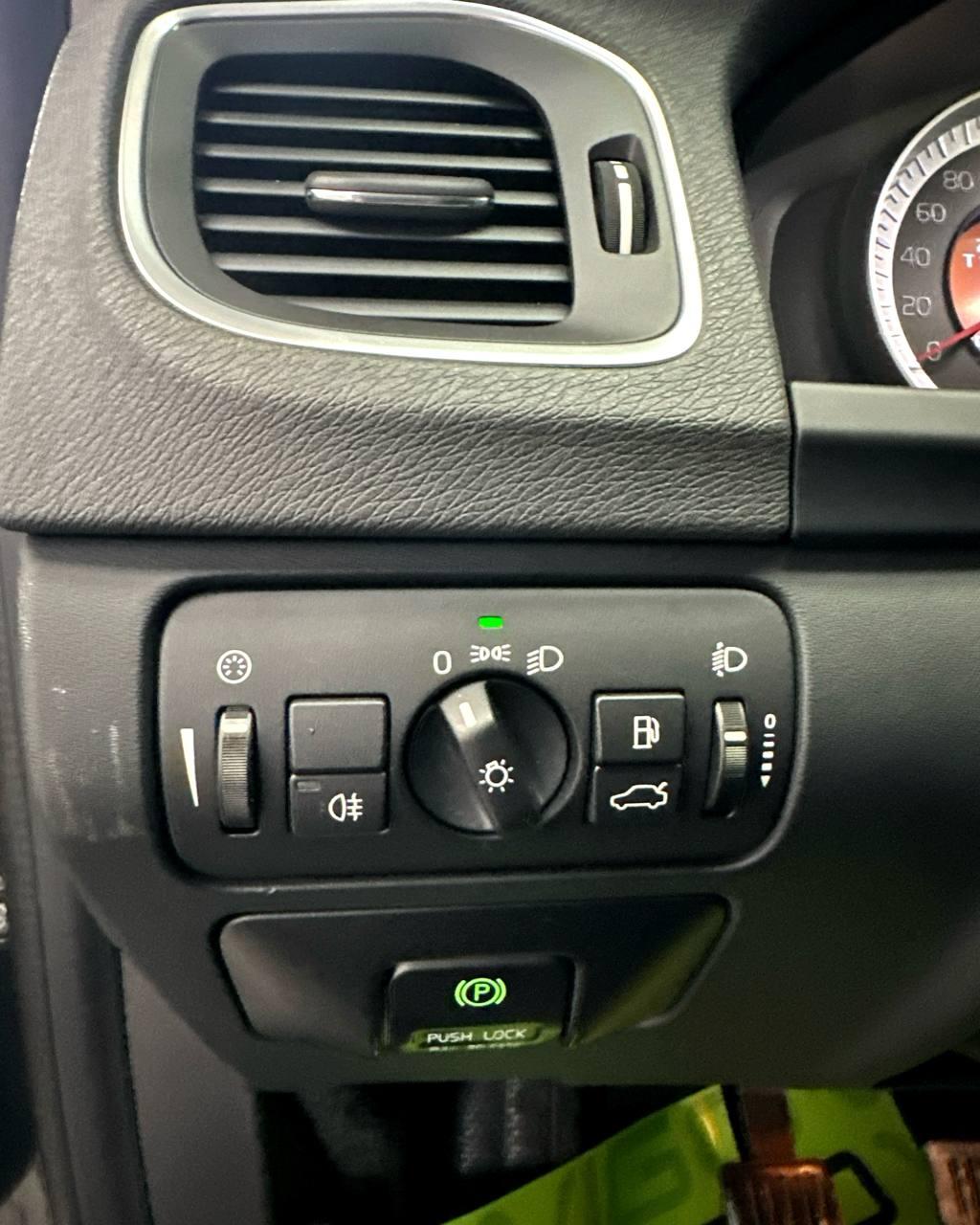 Volvo V60 I , 2011 г., механика, дизель - фото 13