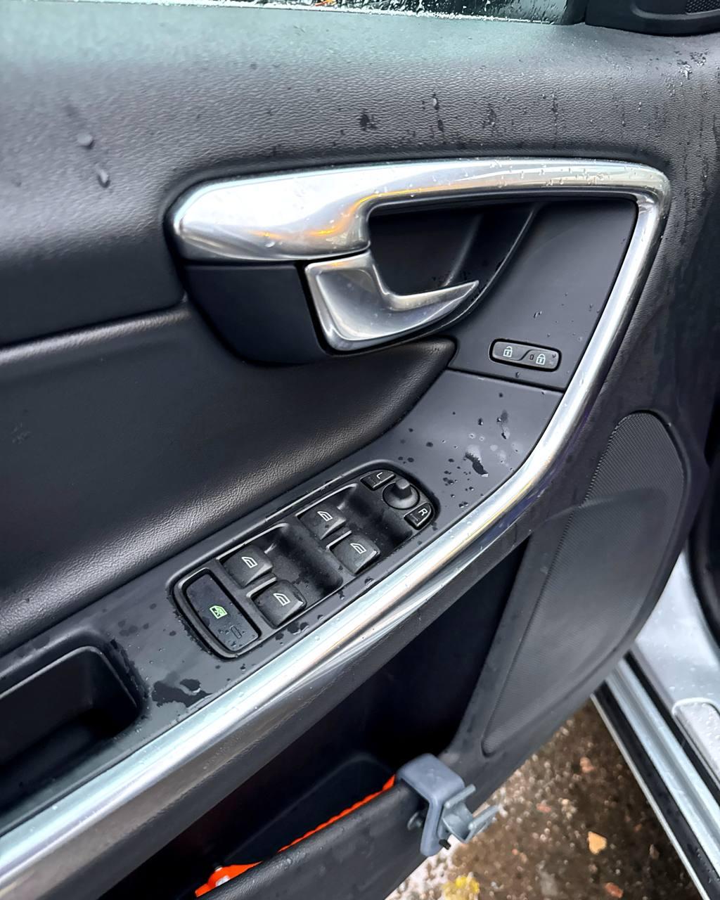 Volvo V60 I , 2012 г., механика, дизель - фото 13