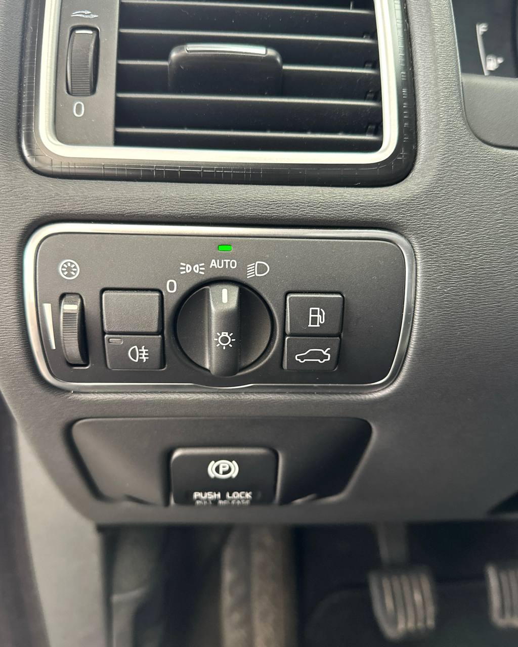 Volvo V70 III · Рестайлинг , 2013 г., механика, дизель - фото 10