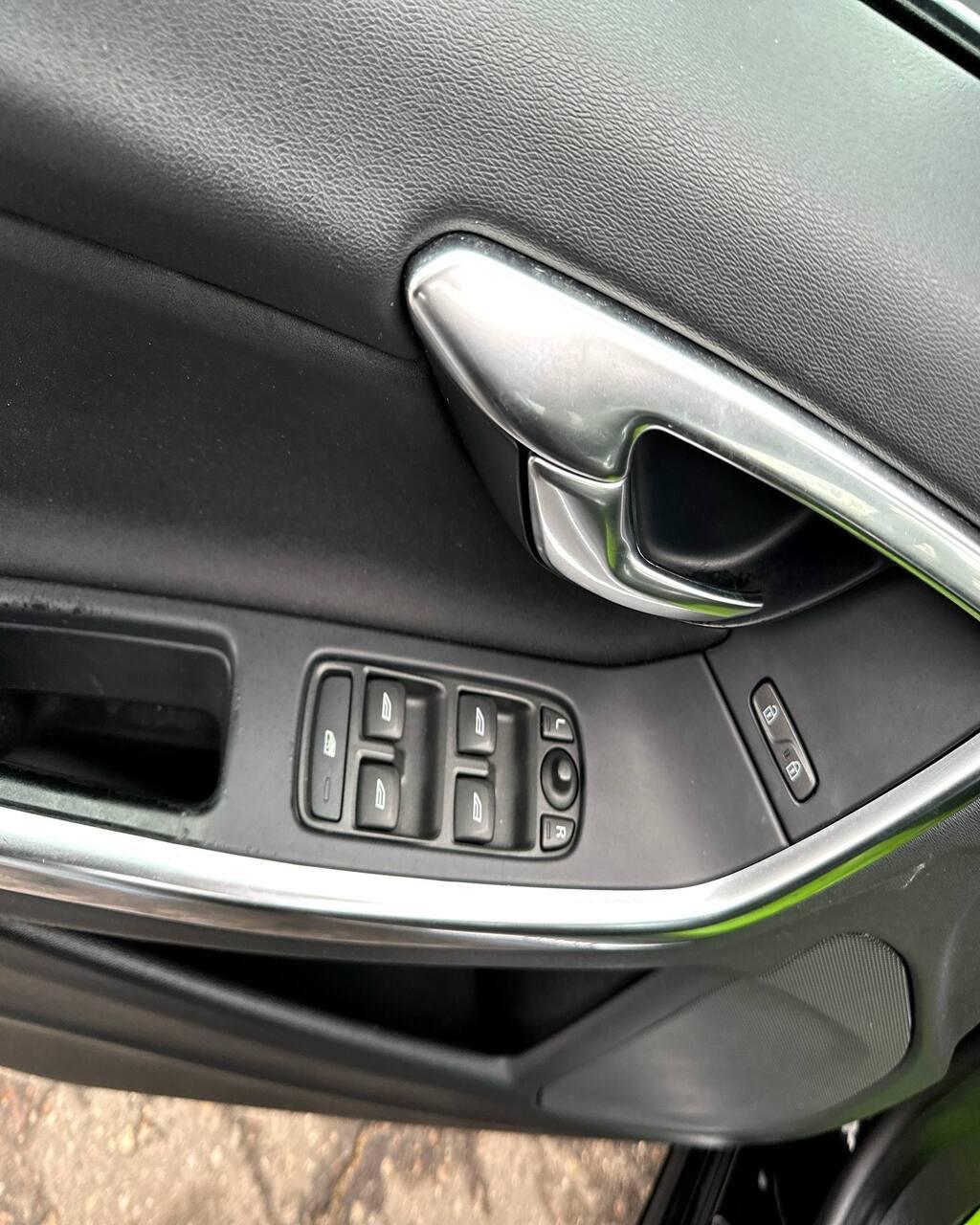 Volvo V60 I , 2012 г., механика, дизель - фото 17