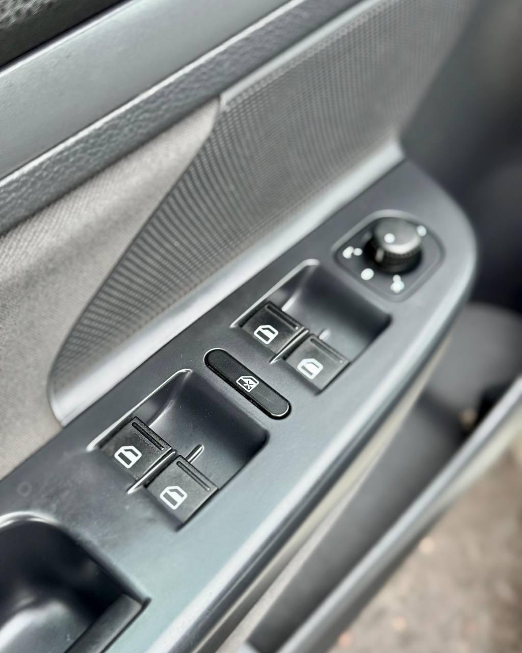 Volkswagen Jetta V , 2008 г., механика, бензин - фото 16