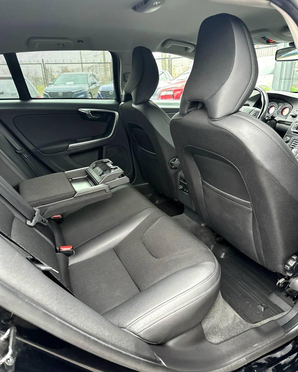 Volvo V60 I , 2012 г., механика, дизель - фото 13