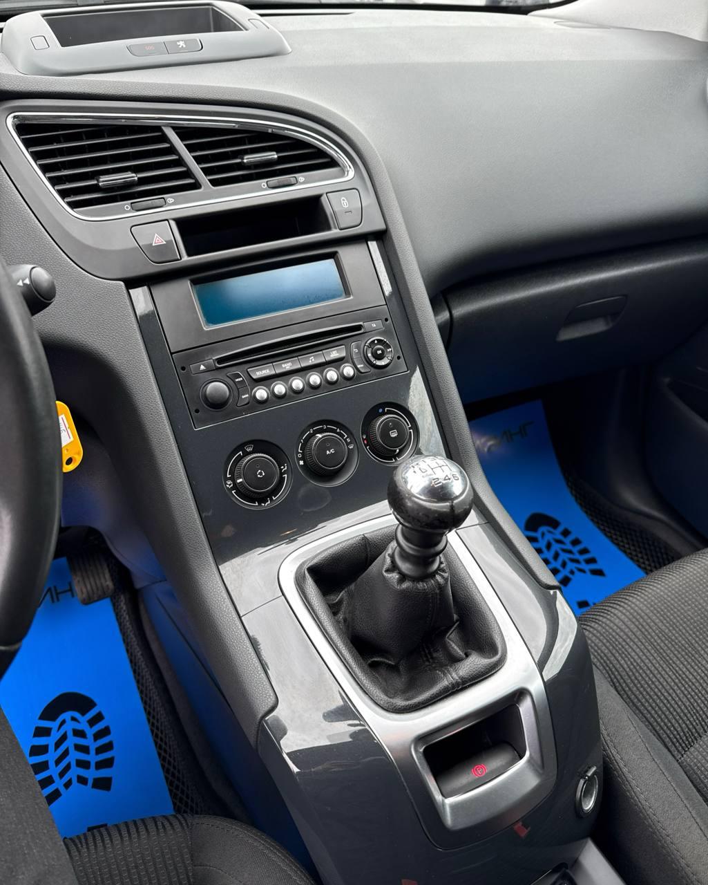 Peugeot 5008 I · Рестайлинг , 2014 г., механика, дизель - фото 11