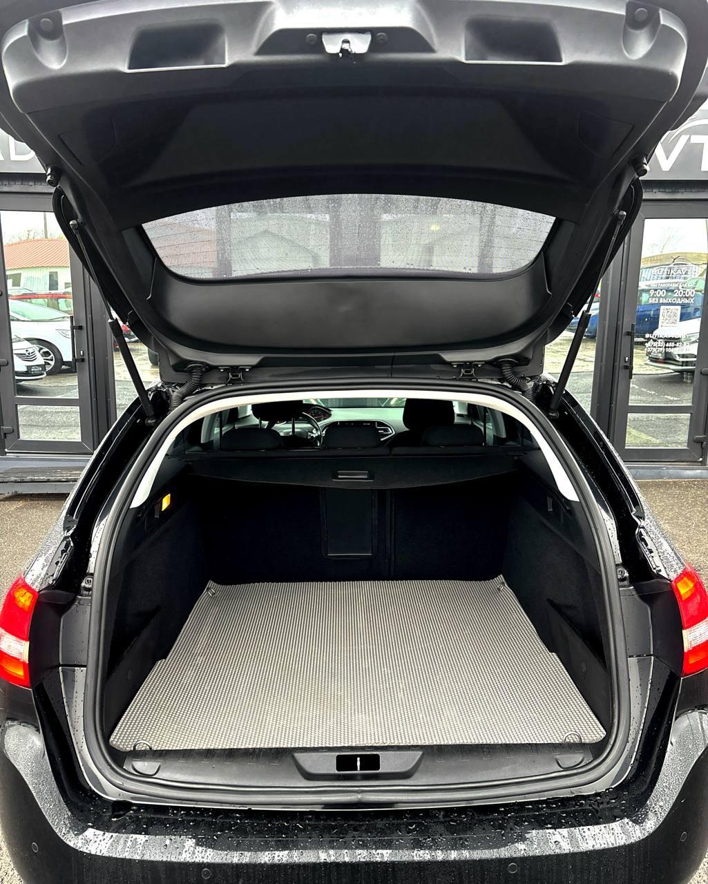 Peugeot 308 T9 · Рестайлинг , 2018 г., механика, дизель - фото 12