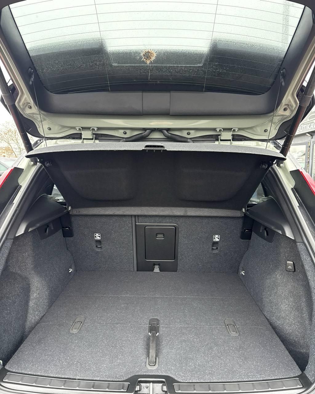 Volvo XC40 I · Рестайлинг , 2023 г., автомат, электро - фото 14