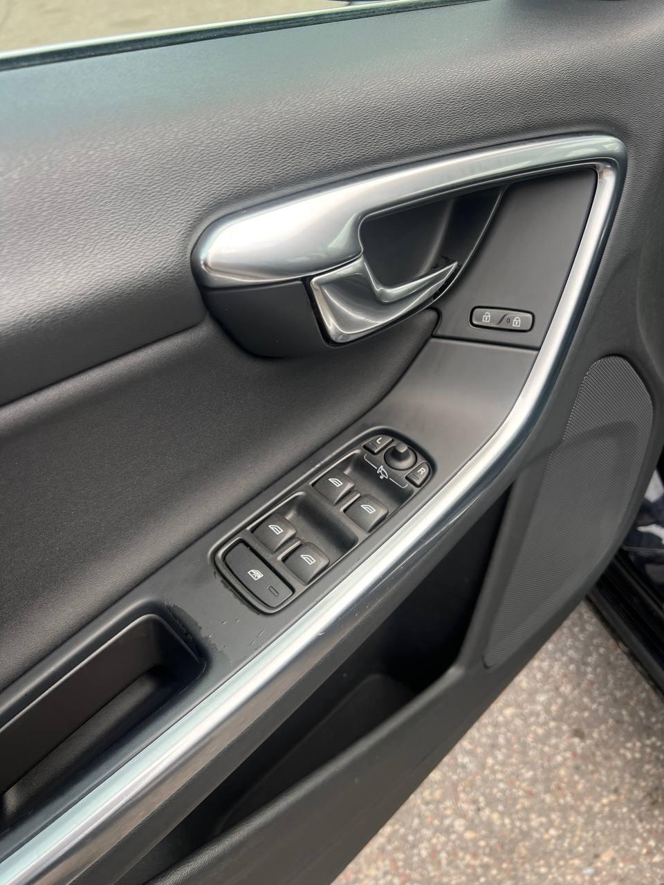 Volvo V60 I , 2012 г., механика, дизель - фото 9