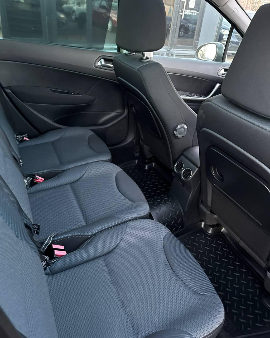 Peugeot 308 T7 · Рестайлинг , 2012 г., механика, дизель - фото 12