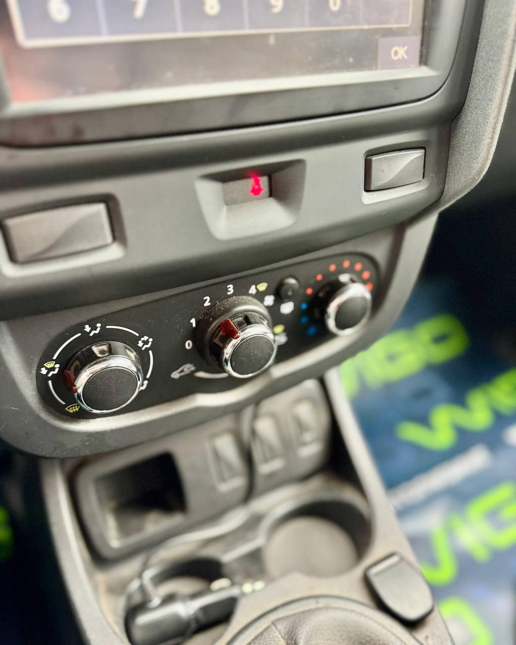 Renault Duster I · Рестайлинг , 2017 г., механика, бензин - фото 17