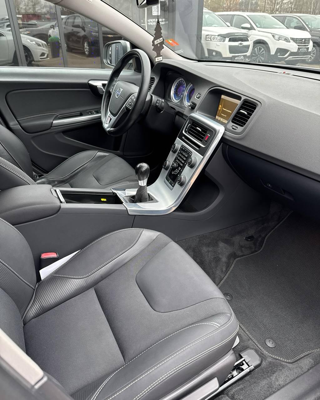 Volvo V60 I , 2012 г., механика, дизель - фото 13