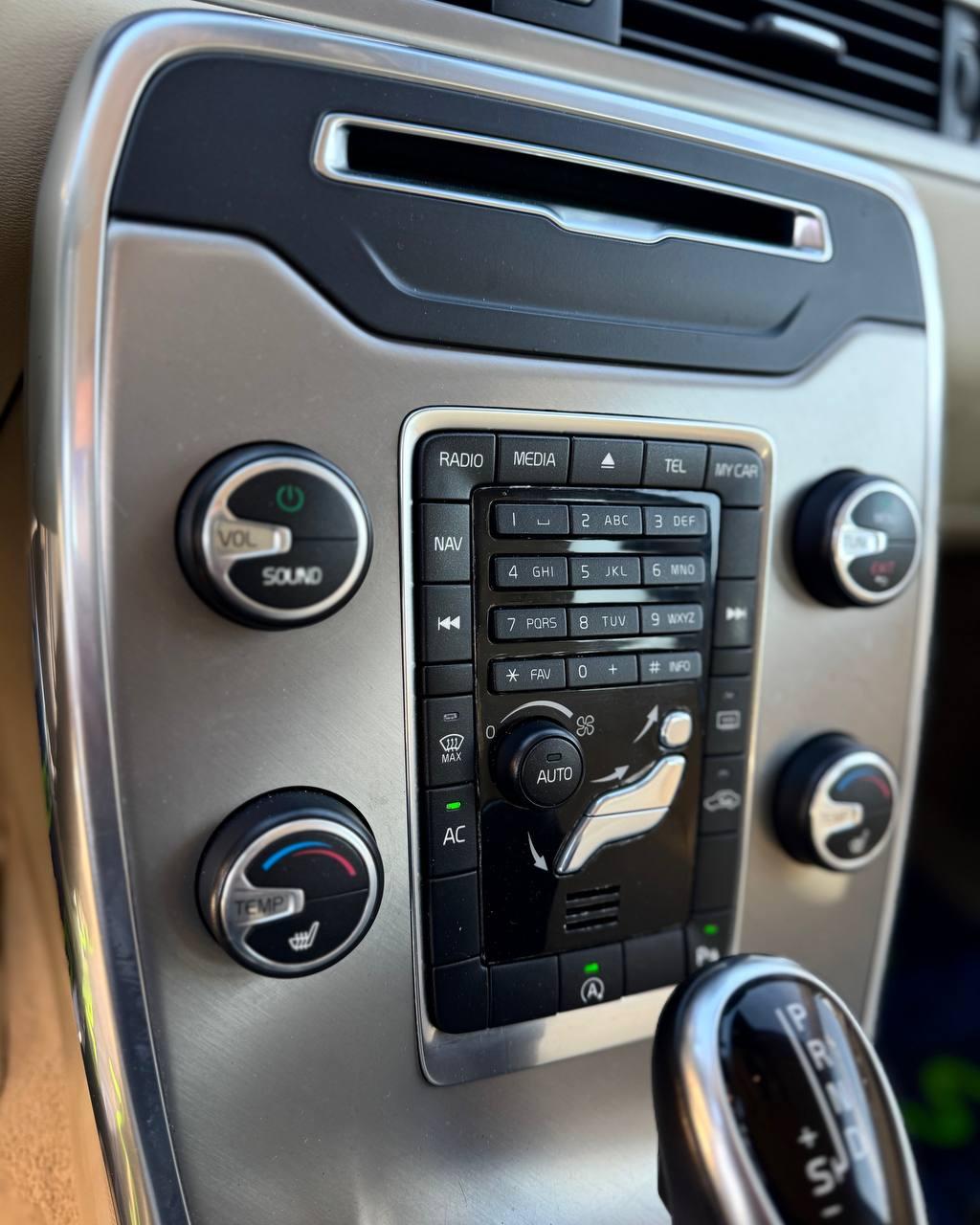 Volvo V70 III Рестайлинг, 2013 г., робот, дизель - фото 15