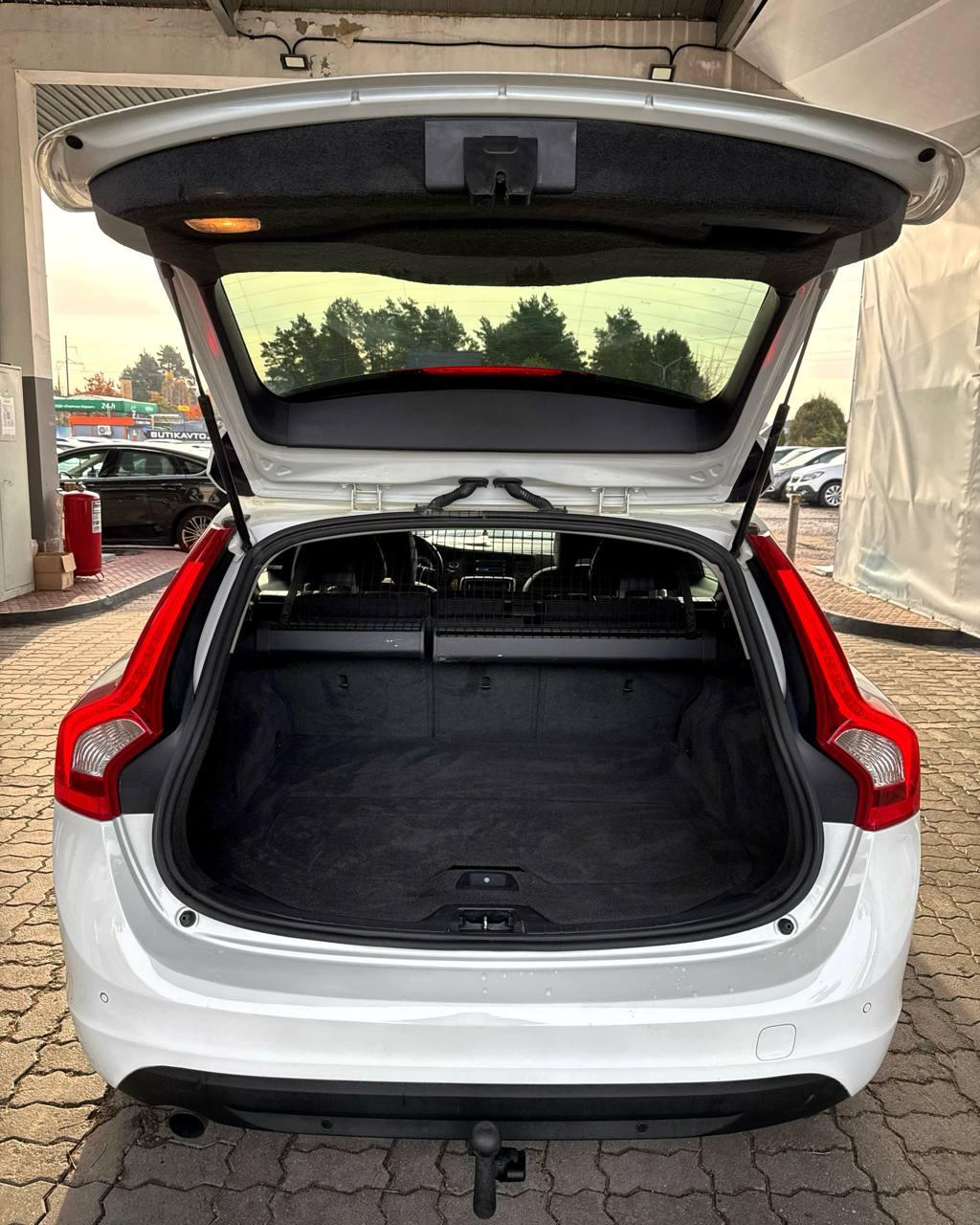 Volvo V60 I , 2011 г., механика, дизель - фото 15