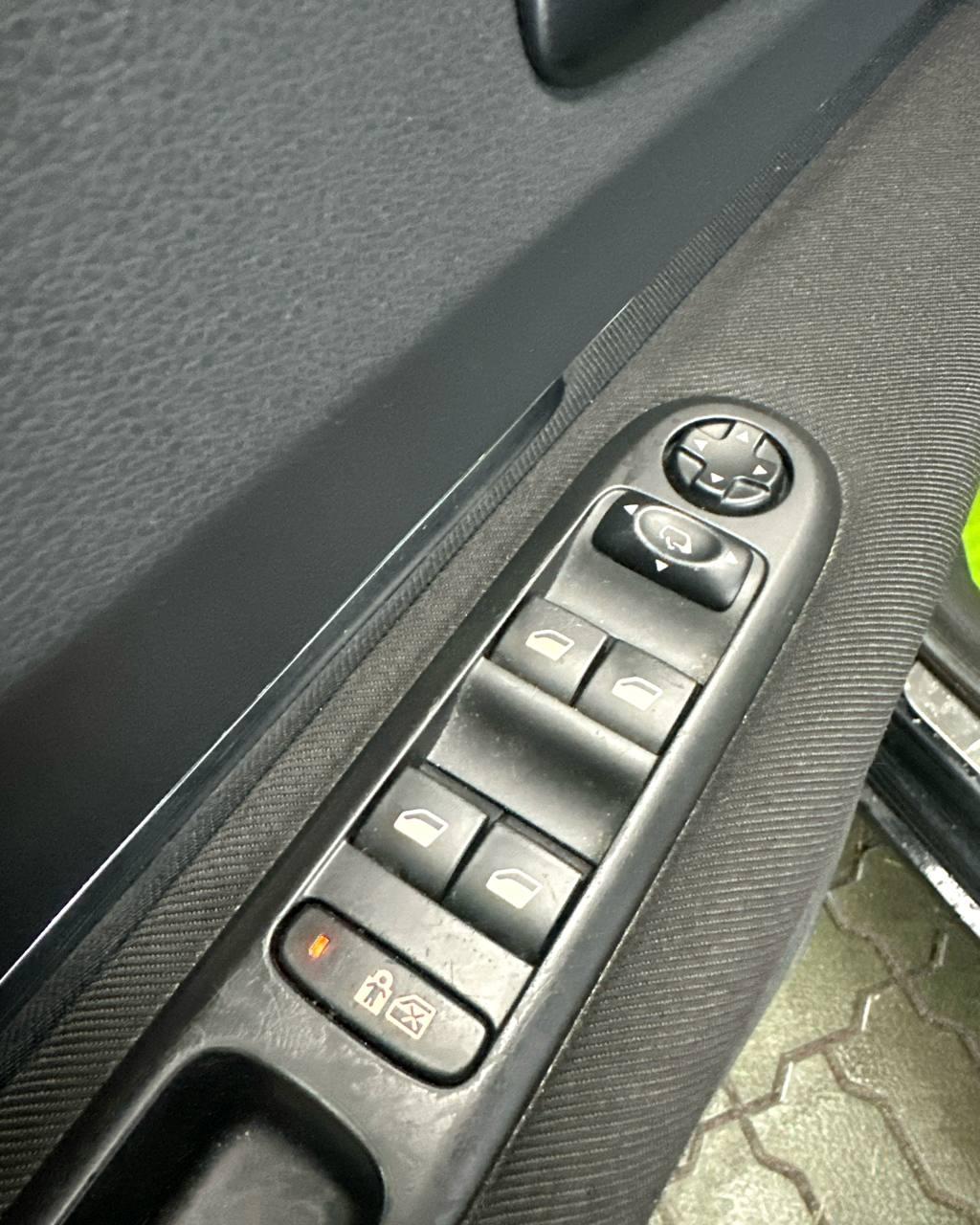 Peugeot 5008 I , 2010 г., механика, дизель  - фото 9