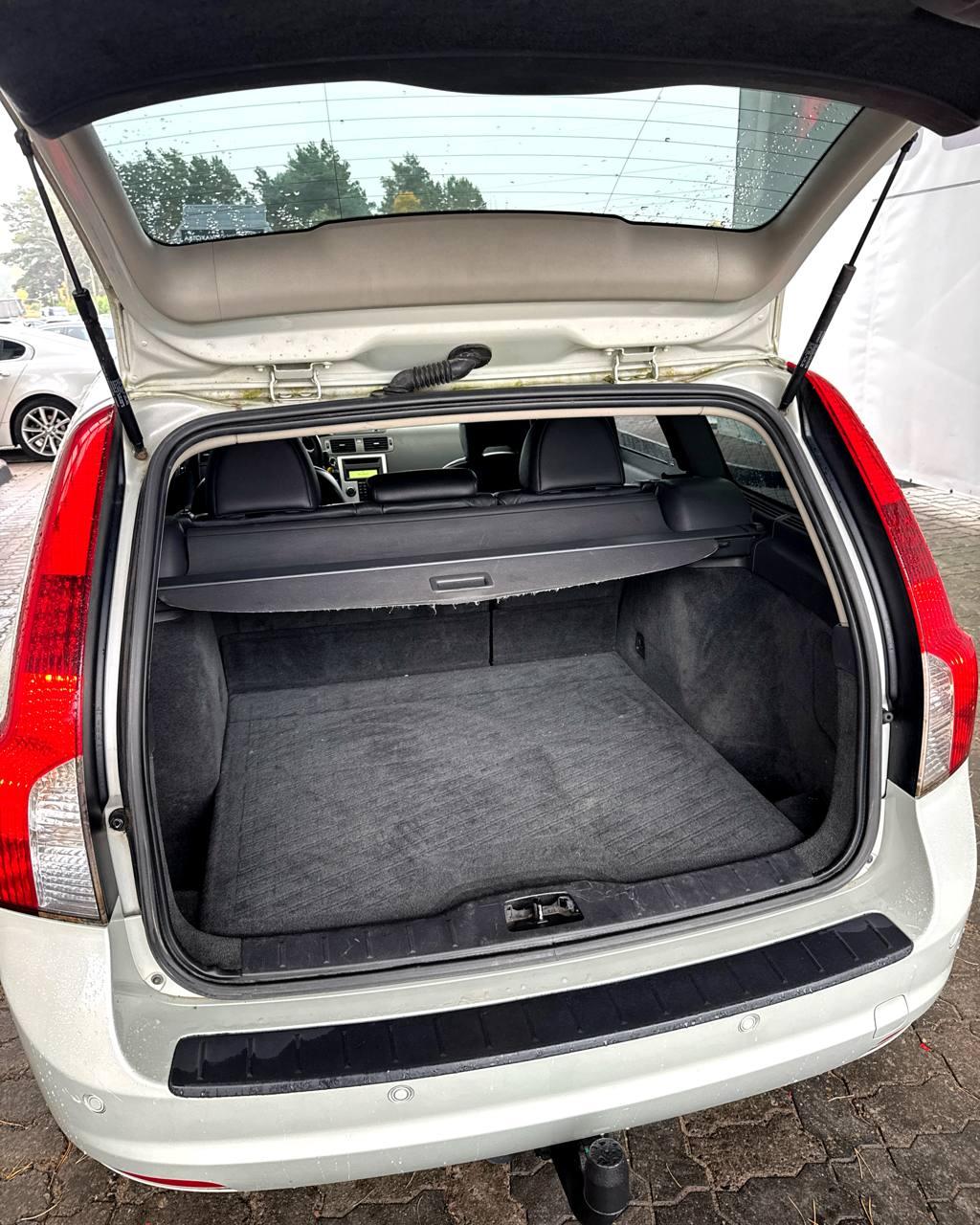 Volvo V50 I · 2-й рестайлинг , 2010 г., механика, дизель  - фото 14