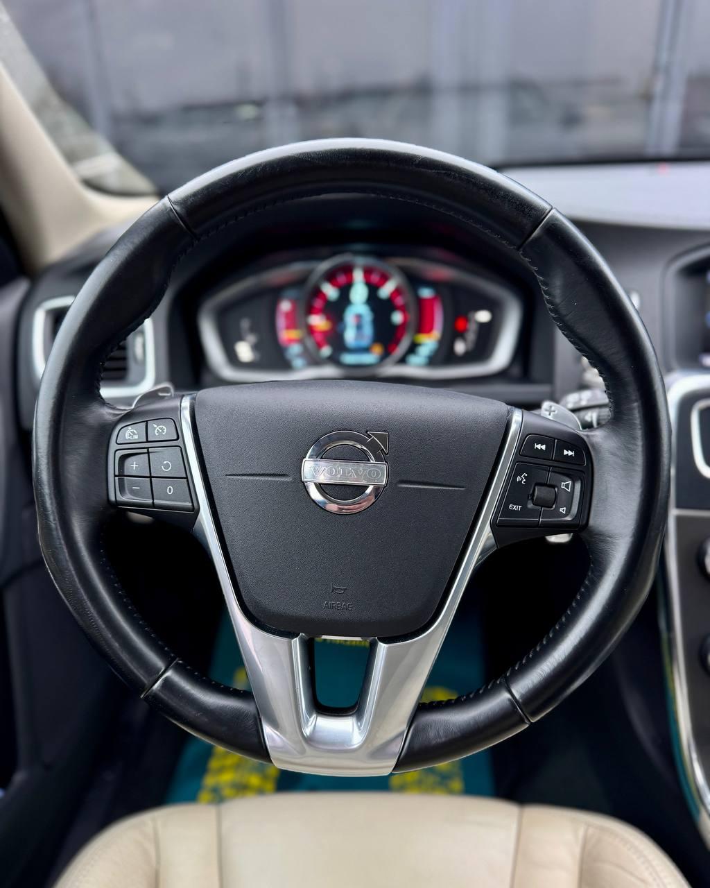 Volvo V60 I · Рестайлинг , 2013 г., робот, дизель - фото 15