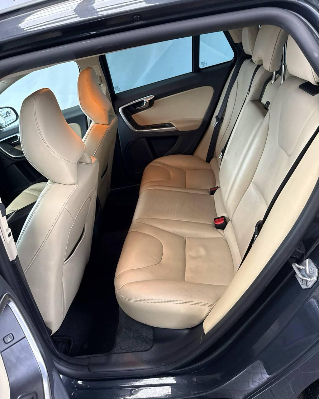 Volvo V60 I · Рестайлинг , 2015 г., механика, дизель - фото 13