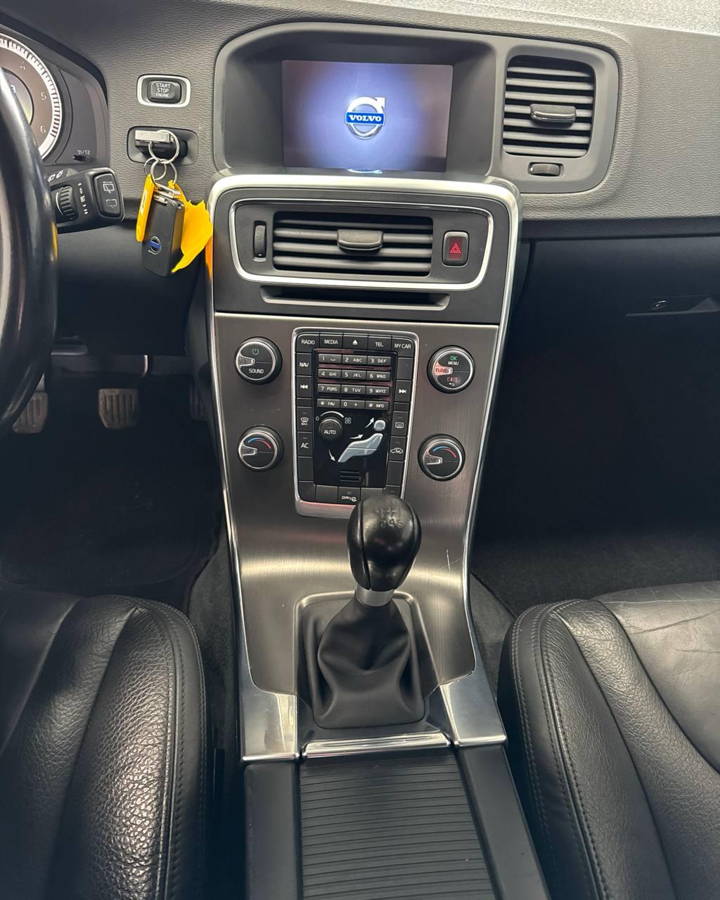 Volvo V60 I , 2011 г., механика, дизель - фото 11