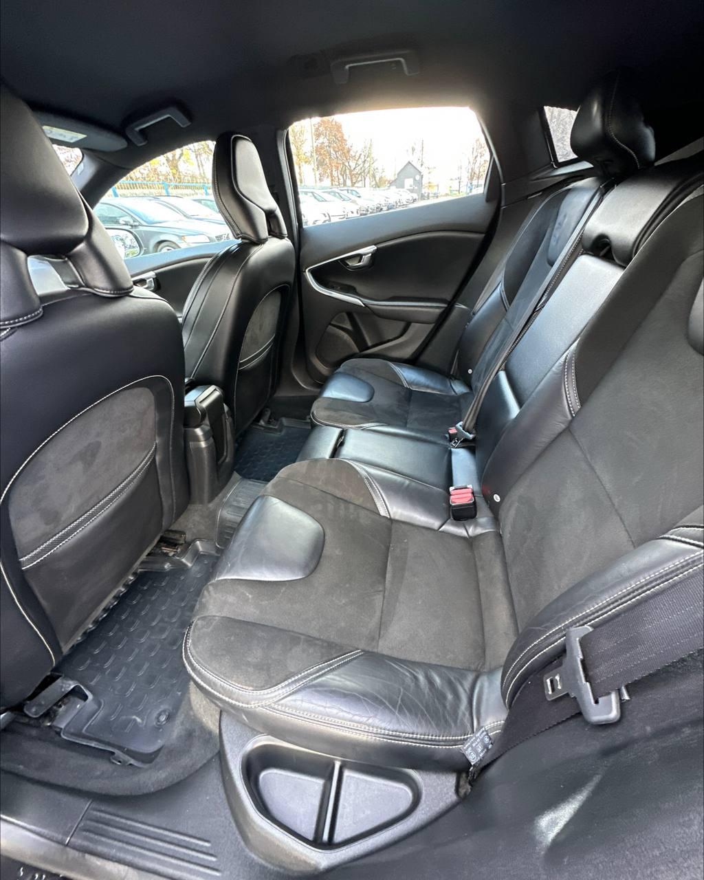 Volvo V40 II , 2015 г., механика, дизель - фото 9