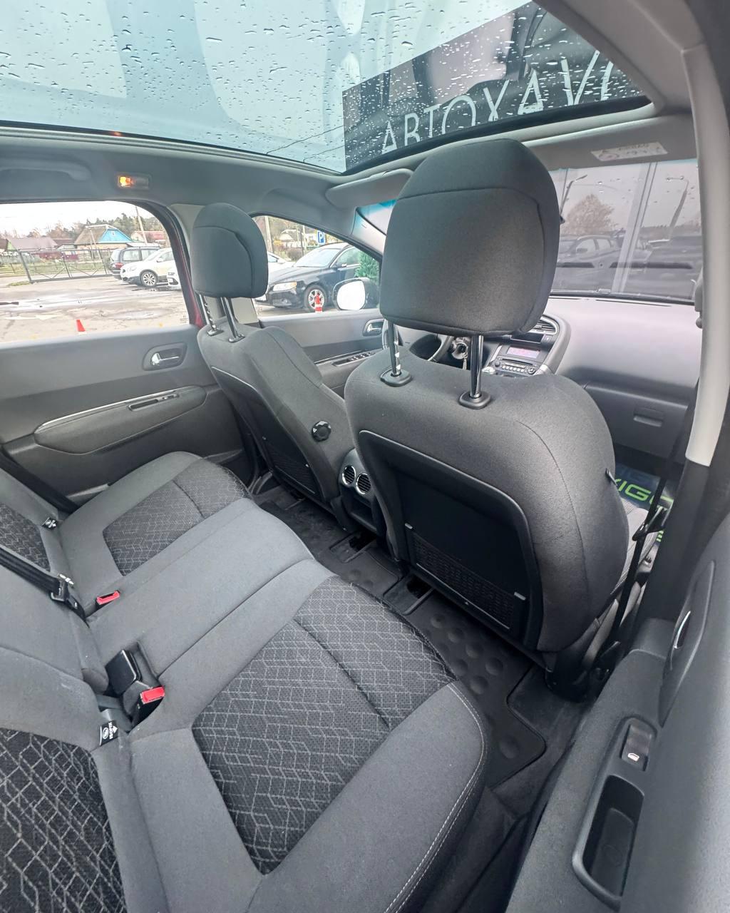 Peugeot 3008 I · Рестайлинг , 2015 г., механика, дизель - фото 12