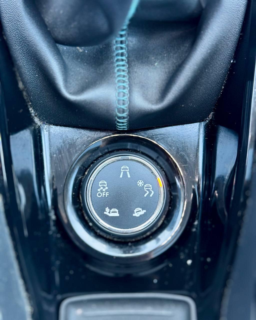 Peugeot 2008 I · Рестайлинг , 2017 г., механика, бензин - фото 17