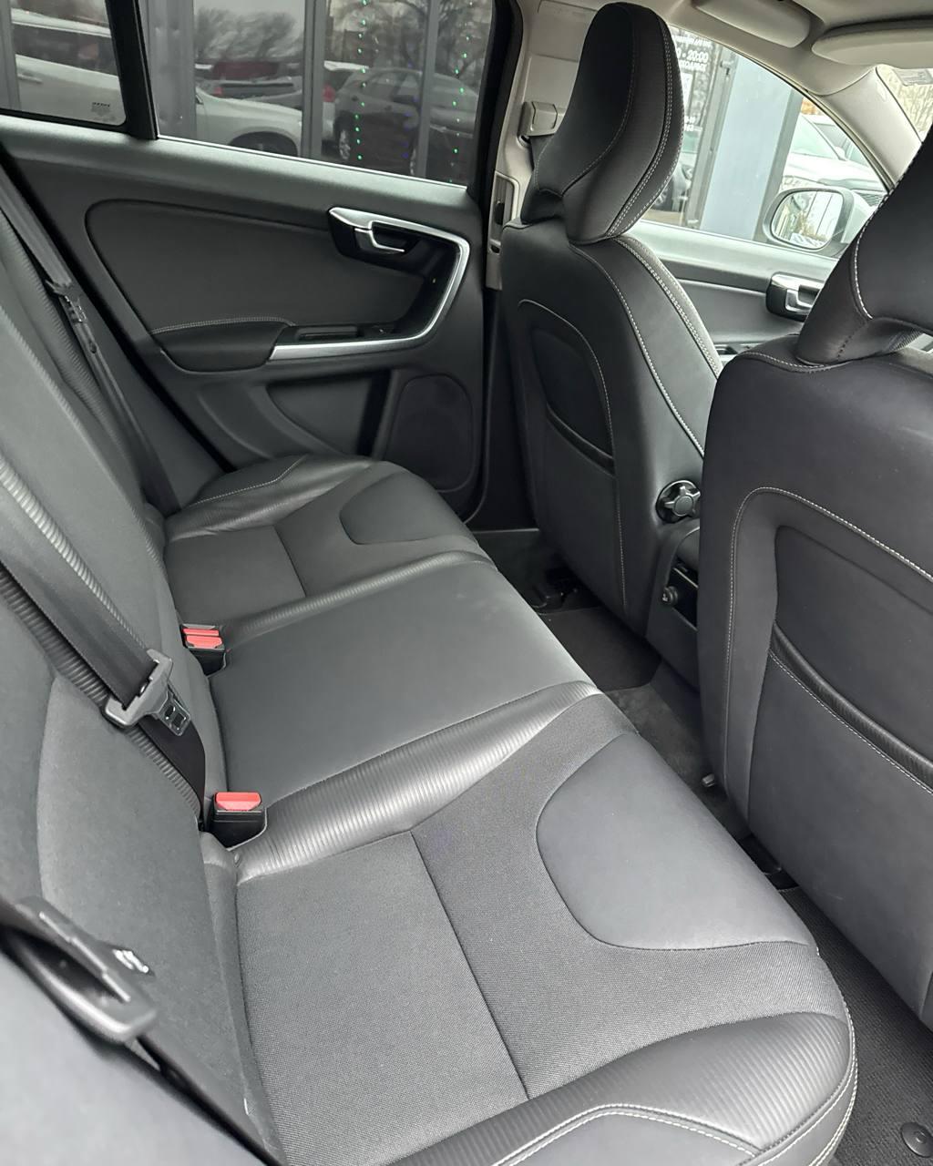 Volvo V60 I , 2012 г., механика, дизель - фото 12