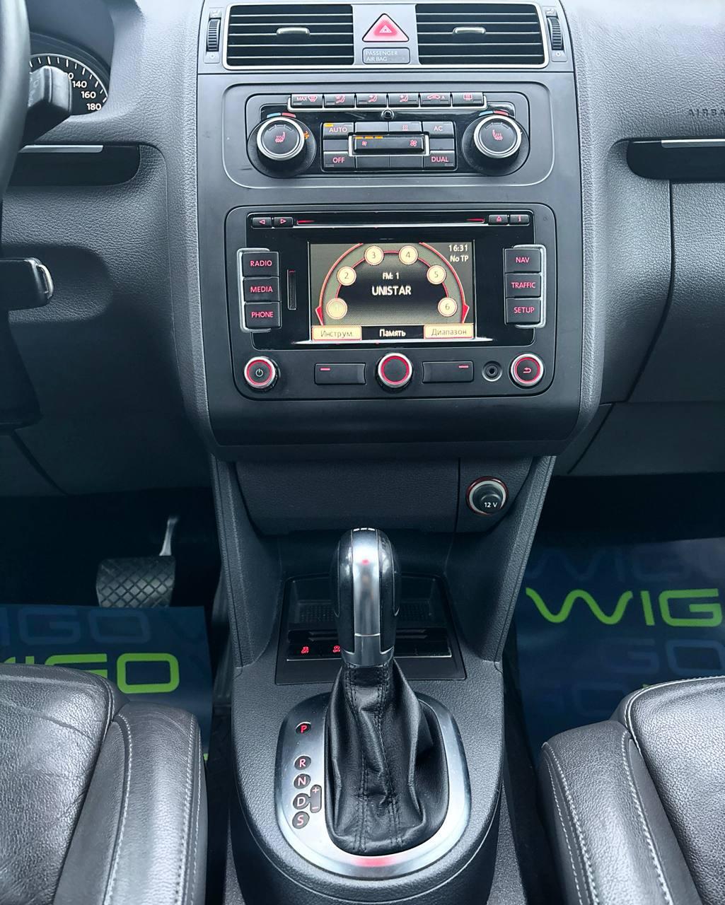 Volkswagen Touran I · 2-й рестайлинг , 2012 г., робот, дизель - фото 16