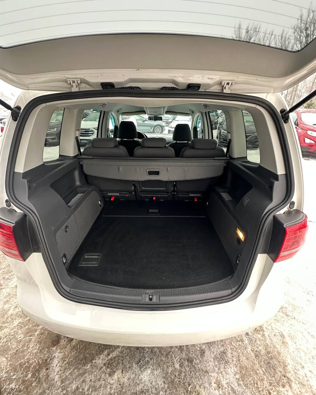 Volkswagen Touran I · 2-й рестайлинг , 2011 г., механика, дизель - фото 10