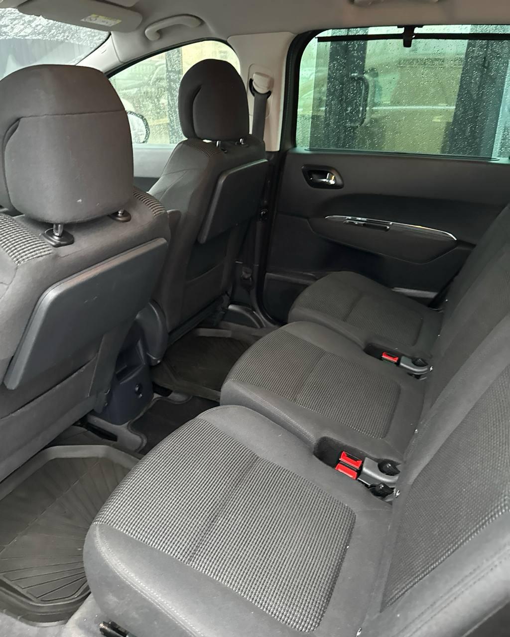 Peugeot 5008 I · Рестайлинг , 2014 г., механика, дизель - фото 11