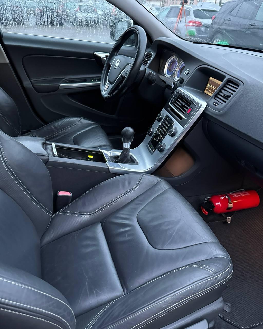 Volvo S60 II , 2011 г., механика, дизель - фото 13