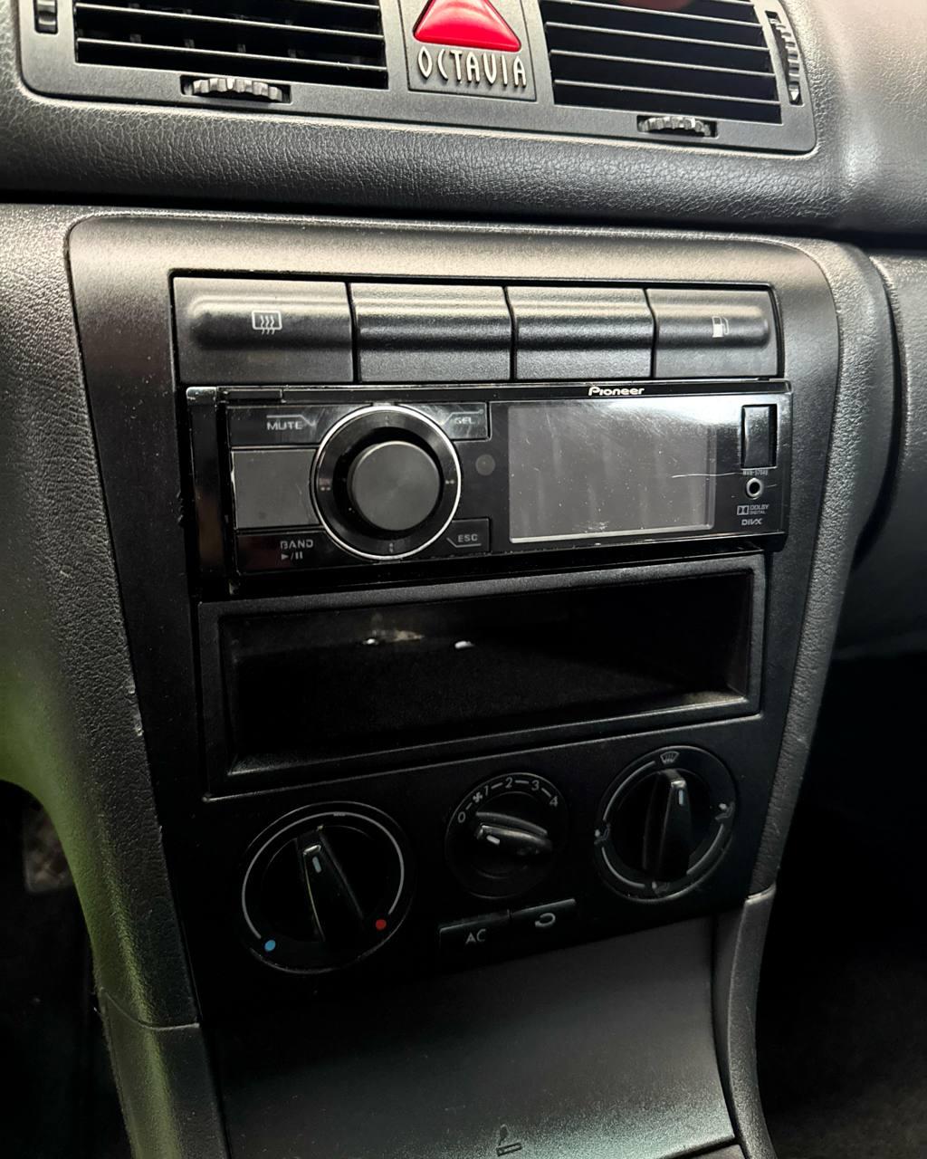 Skoda Octavia I · Рестайлинг , 2008 г., механика, бензин  - фото 12