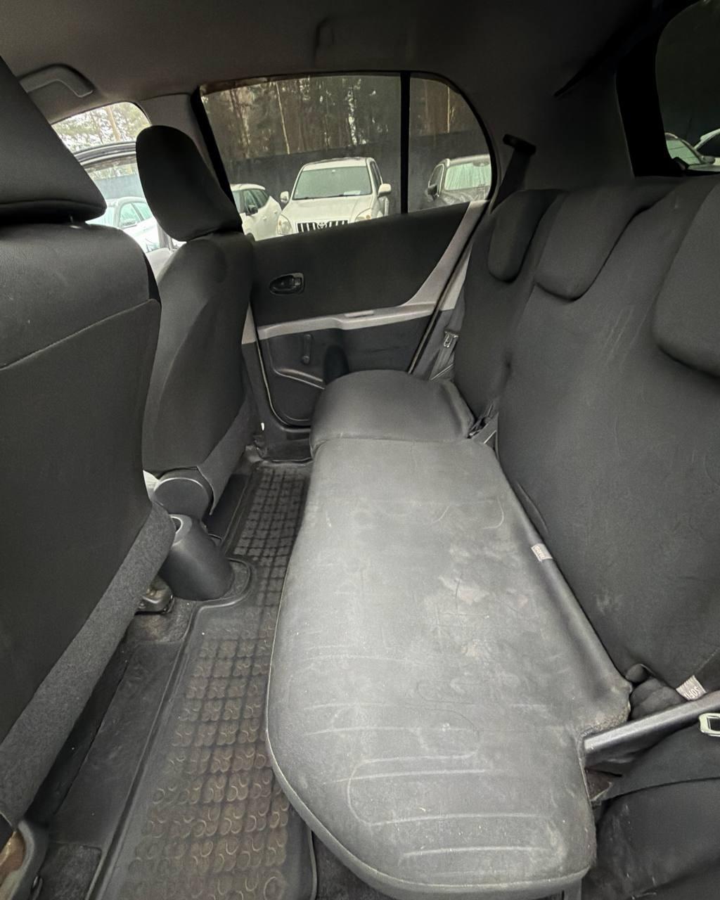 Toyota Yaris II (XP9) · Рестайлинг , 2009 г., механика, бензин - фото 9