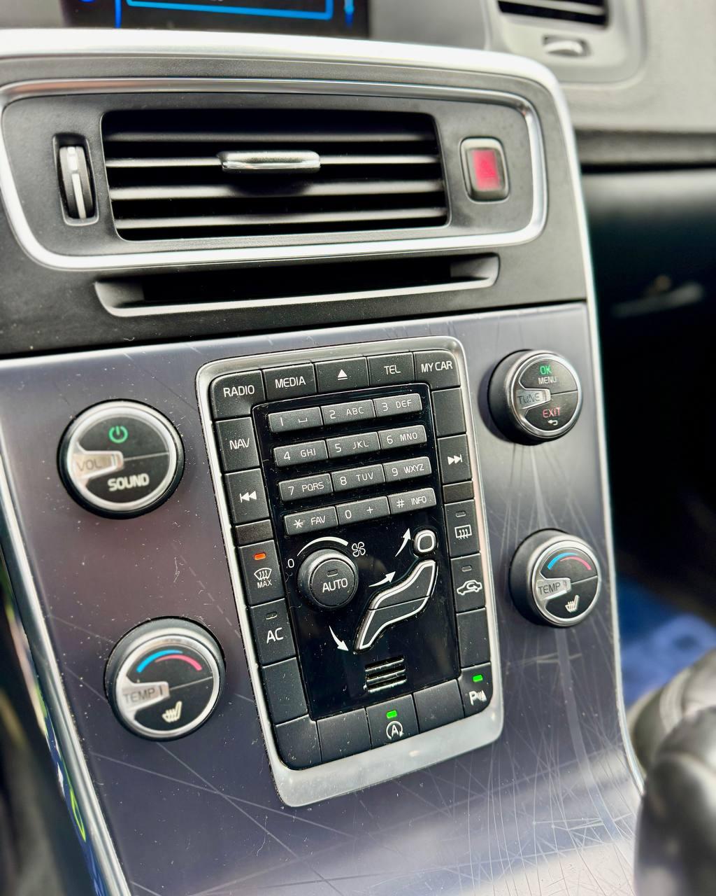 Volvo V60 I , 2012 г., механика, дизель - фото 16